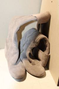 lot 140 image: Gray Suede Knee-High Boots - Size 6.5