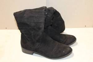 lot 143 image: Kelly & Katie Black Suede Knee-High Boots Size 6.5