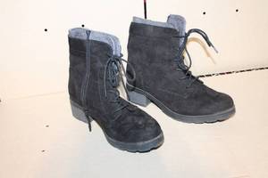 lot 152 image: Pair of Black Suede Ankle Boots with Block Heels