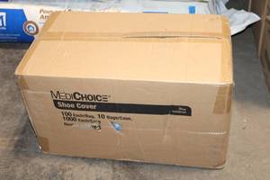 lot 161 image: 1000 Medichoice Universal Blue Shoe Covers