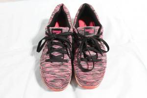 lot 175 image: Danskin Now Womens Athletic Shoes Size 9