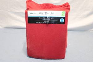 lot 185 image: Mainstays Queen Size Jersey Sheet Set