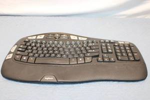 lot 187 image: Logitech K350 Wireless Keyboard with Ergonomic Design