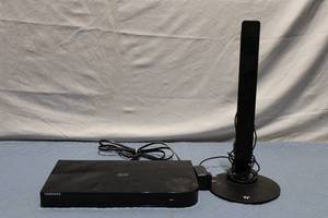 lot 189 image: Samsung 3D Blu-ray Player With Antenna