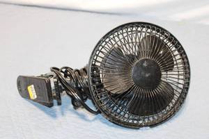 lot 200 image: Compact Electric Clip-On Desk Fan with Adjustable Settings