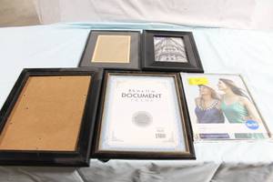 lot 213 image: Collection of 5 Picture Frames in Various Sizes
