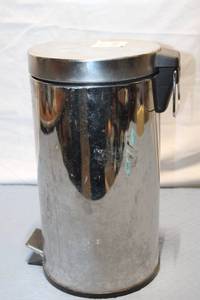 lot 226 image: Stainless Steel Pedal Trash Bin with Lid