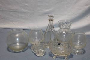lot 231 image: Set of 7 Clear Glass Decorative Pieces