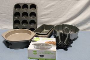 lot 250 image: Collection of Baking Pans and Molds