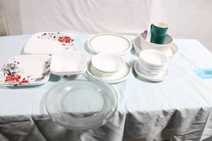 lot 253 image: Set of Assorted Dinnerware including Floral Plates and Bowls
