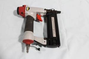 lot 257 image: Central Pneumatic 68019 Air NailerStapler 18 Gauge