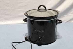lot 262 image: Used Crock-Pot Slow Cooker with Glass Lid