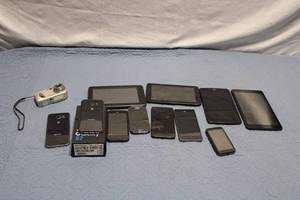 lot 276 image: Lot of Used Electronics - Cameras and Smartphones Collection