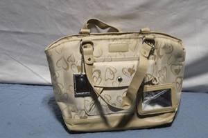 lot 285 image: Insulated Heart Pattern Tote Bag with Exterior Pocket