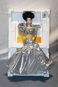 lot 307 image: Silver Starlight Barbie with Glamorous Outfit and Accessories