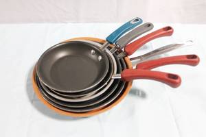 lot 324 image: Set of 7 Non-Stick Frying Pans with Assorted Handles