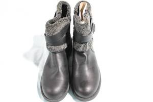 lot 327 image: Pair of Womens Black Ankle Boots with Warm Fur Lining - Size US 10