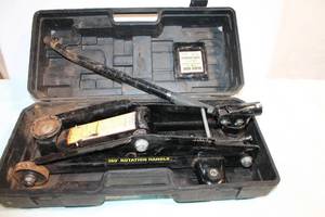 lot 330 image: Used Black Jack 2 Ton Hydraulic Floor Jack with Carrying Case