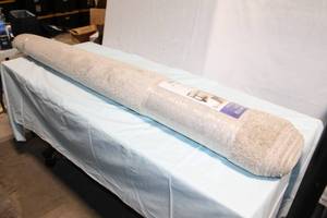 lot 331 image: 5x6 Room Accents Collection Area Rug