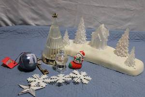 lot 362 image: Christmas Decor Collection with Snowy Village and Ornaments