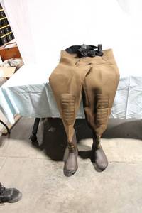 lot 381 image: Mens Insulated Fishing Waders with Steel Shank Boots, Size 11