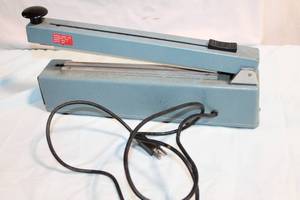 lot 384 image: Impulse Sealer 12 Model H-827 with Cutting Feature