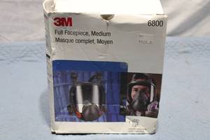 lot 394 image: 3M Full Facepiece Respirator Medium 6800
