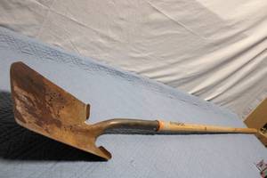 lot 400 image: Truper Rusted Square Point Shovel with Wooden Handle