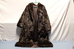 lot 401 image: Vintage Cedrics Genuine Fur Coat in Rich Brown