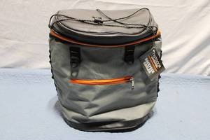 lot 406 image: Igloo Backpack Cooler with Insulation and Adjustable Straps