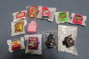 lot 443 image: Collection of 11 Novelty Snack and Drink Themed Accessories