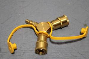 lot 464 image: Solid Brass Y-Shaped Hose Connector with Rubber Washers