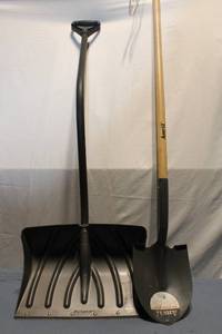 lot 466 image: Pair of Ames Shovels Snow and Garden Shovel