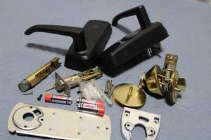 lot 475 image: Set of Smart Lock Components with Various Hardware and Batteries