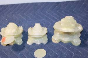 lot 1311 image: Set of 3 Carved Jade Happy Money Frogs