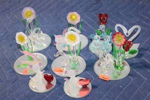 lot 1315 image: Collection of Glass Animal and Floral Figures