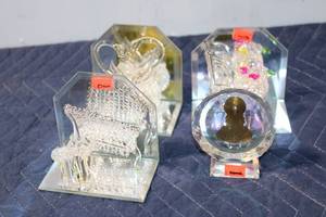 lot 1318 image: Set of 4 Glass Crystal Figurines Swan, Chair, Piano, and Buddha