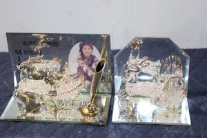 lot 1322 image: Pair of Crystal Deer and Sleigh Display Decor Pieces