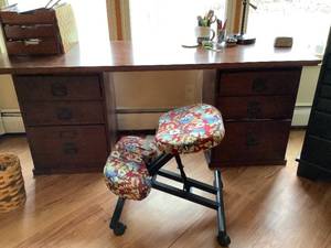 3-part Desk & Kneeling Chair