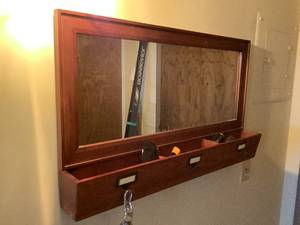 Entry Mirror wcubbies and hooks