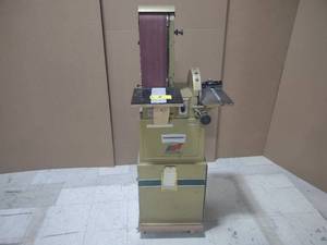 lot 8 image: Powermatic Model 30B 6 Belt  12 ...
