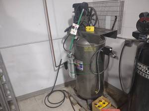 lot 13 image: American IMC Air Compressor, 60 Gal...