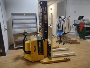 lot 19 image: Yale Walkie Stacker Forklift, 24 Vo...