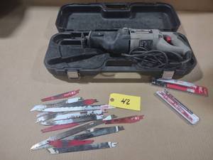 lot 42 image: Porter Cable Tiger Saw with Blades...
