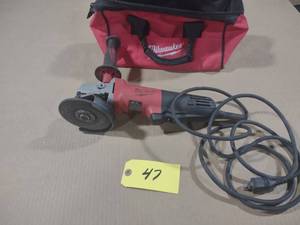 lot 47 image: Milwaukee 4 12 Angle Grinder...