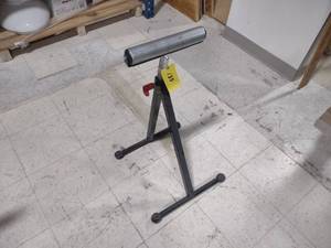 lot 135 image: Wolfcraft 11 Adjustable Height Rol...