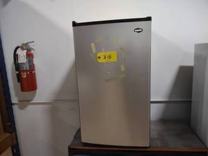 lot 315 image: Sanyo Refrigerator...
