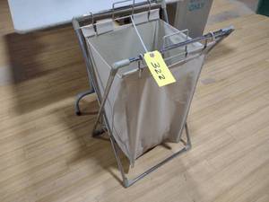 lot 322 image: Laundry Hamper...