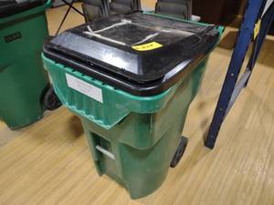 lot 324 image: Husky Poly Cart...