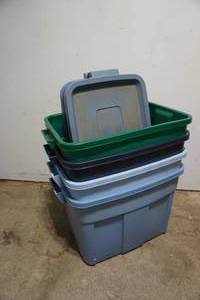 lot 5 image: 4ct large Rubbermaid totes with fitting lids